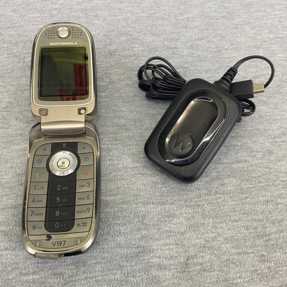 Motorola V197 Flip Phone Silver Vintage Cellular Mobile